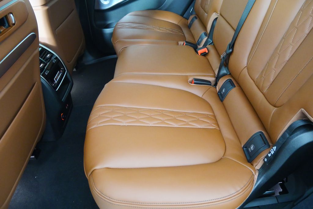 2026 BMW X7 M60i 14