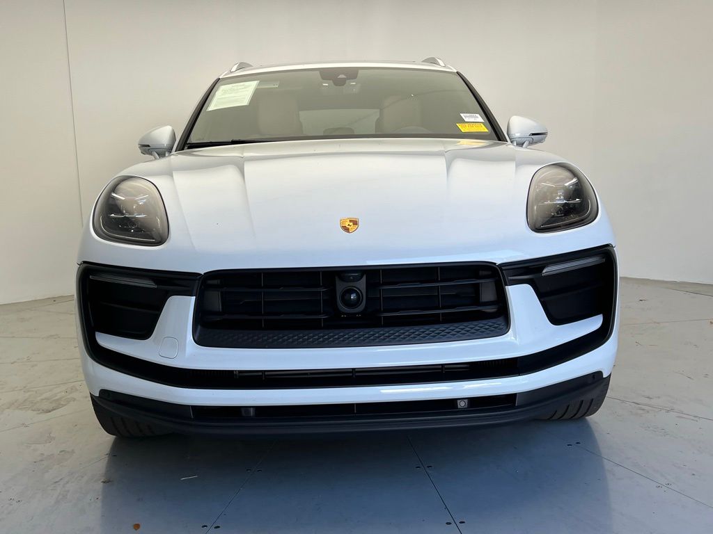 Thumbnail: 2023 Porsche Macan - 25