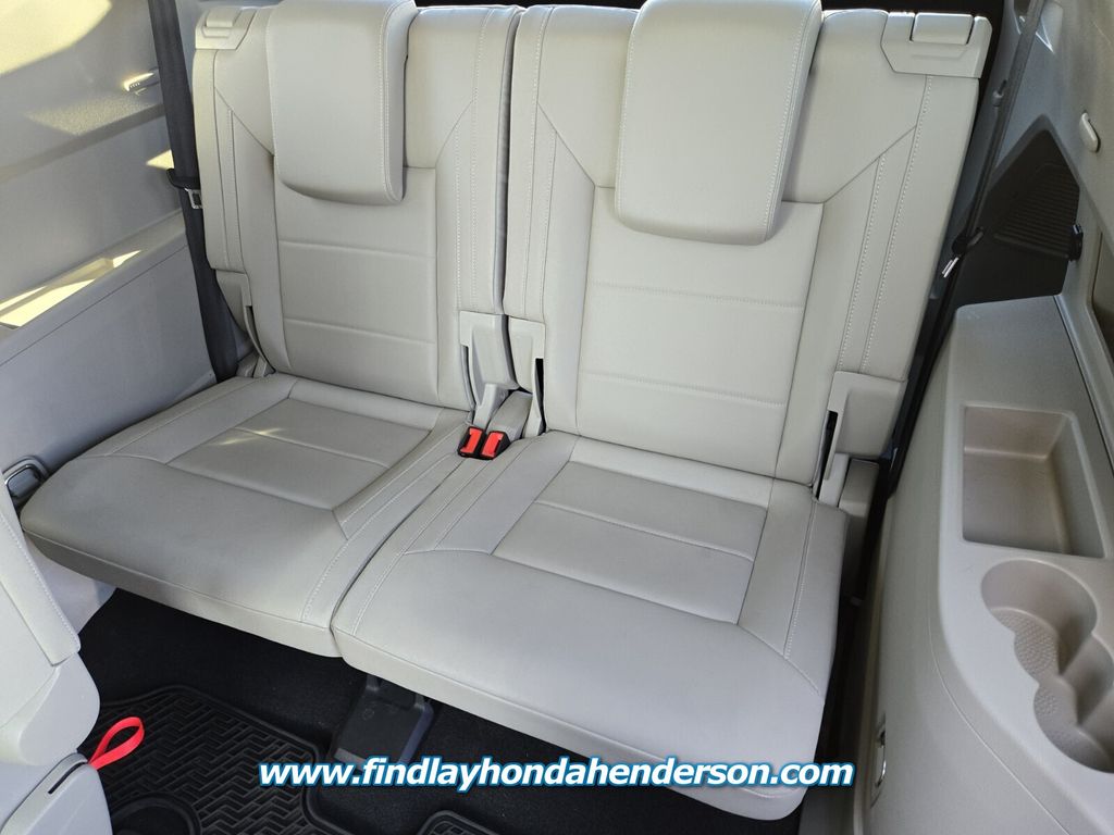 2022 Volkswagen Atlas 3.6L V6 SE w/Technology photo
