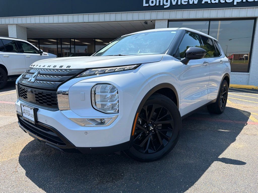White Diamond 2023 Mitsubishi Outlander SUV / Crossover All-Wheel Drive Continuously Variable Transmission