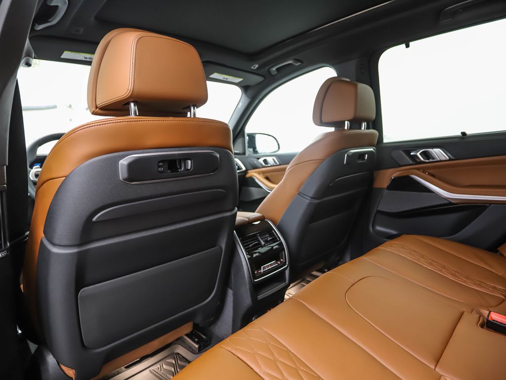 Thumbnail: 2026 BMW X5 - 21