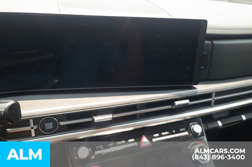 Used 2025 White Hyundai SEL image 8