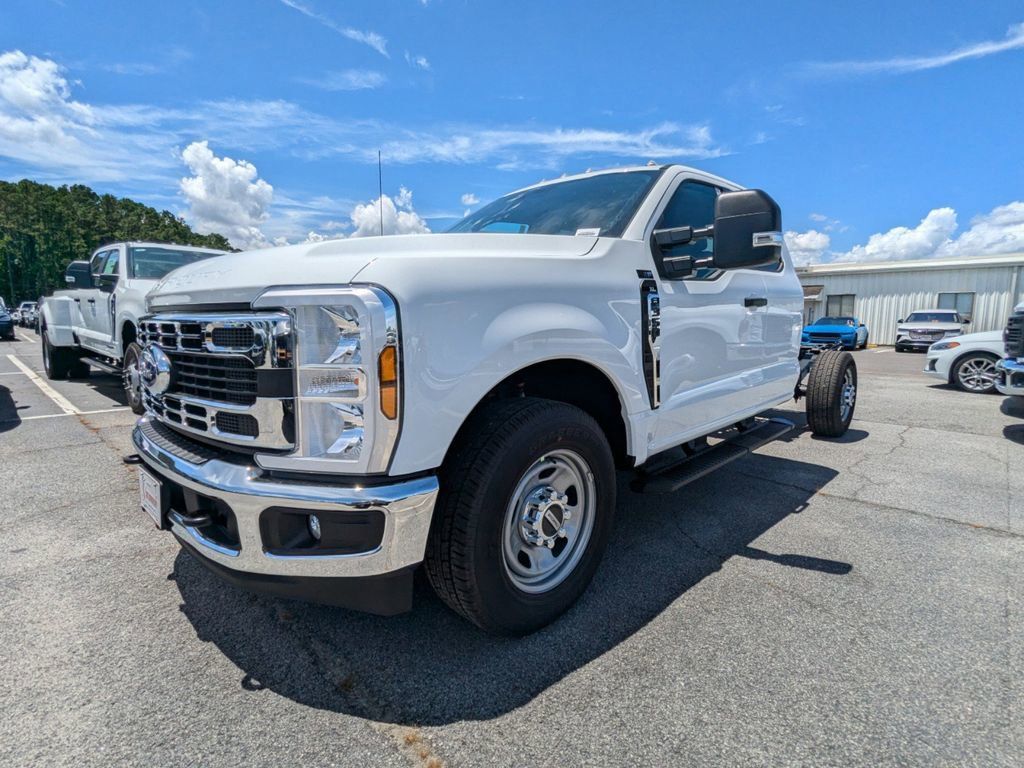 2025 Ford F-350 Chassis XL