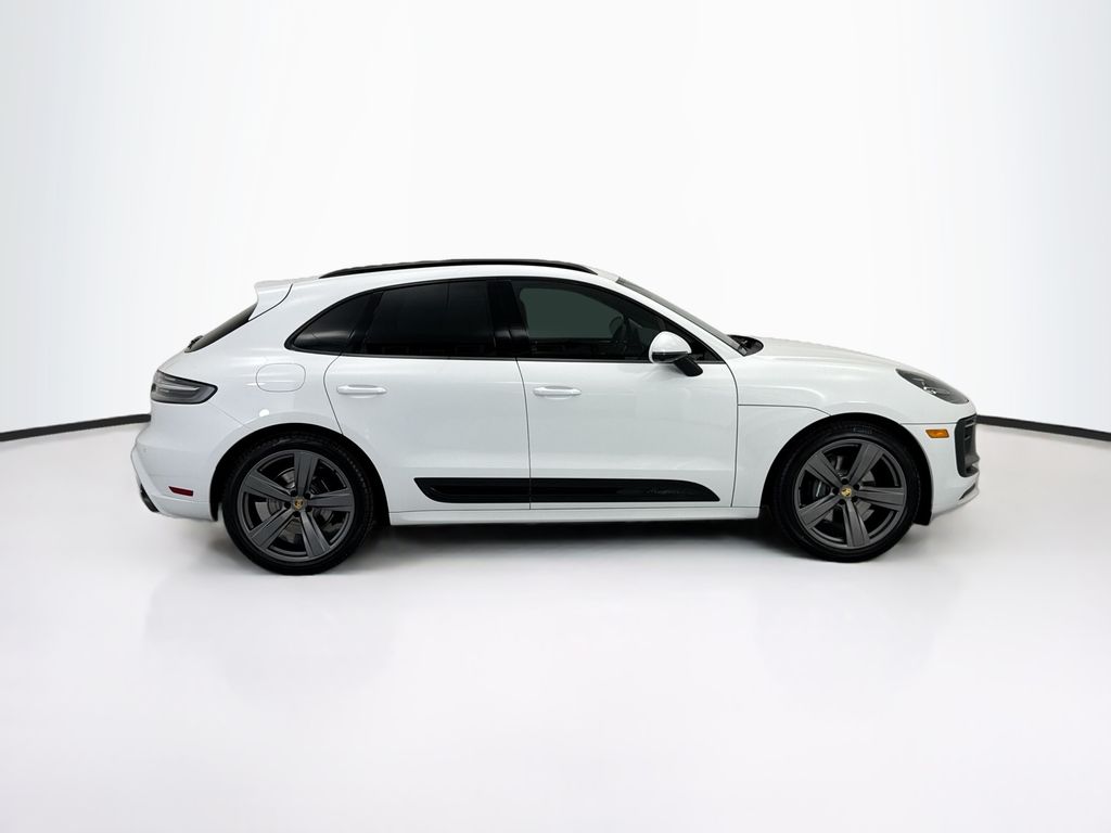 Thumbnail: 2026 Porsche Macan - 8