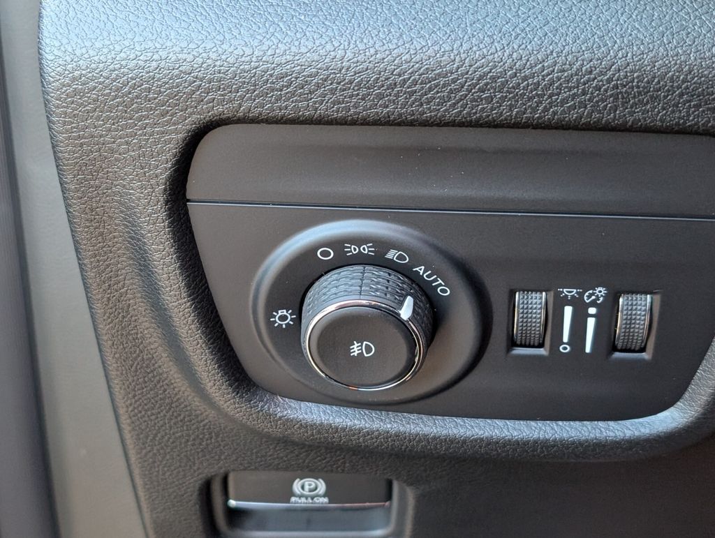 new 2026 Jeep Grand Cherokee car, priced at $46,725