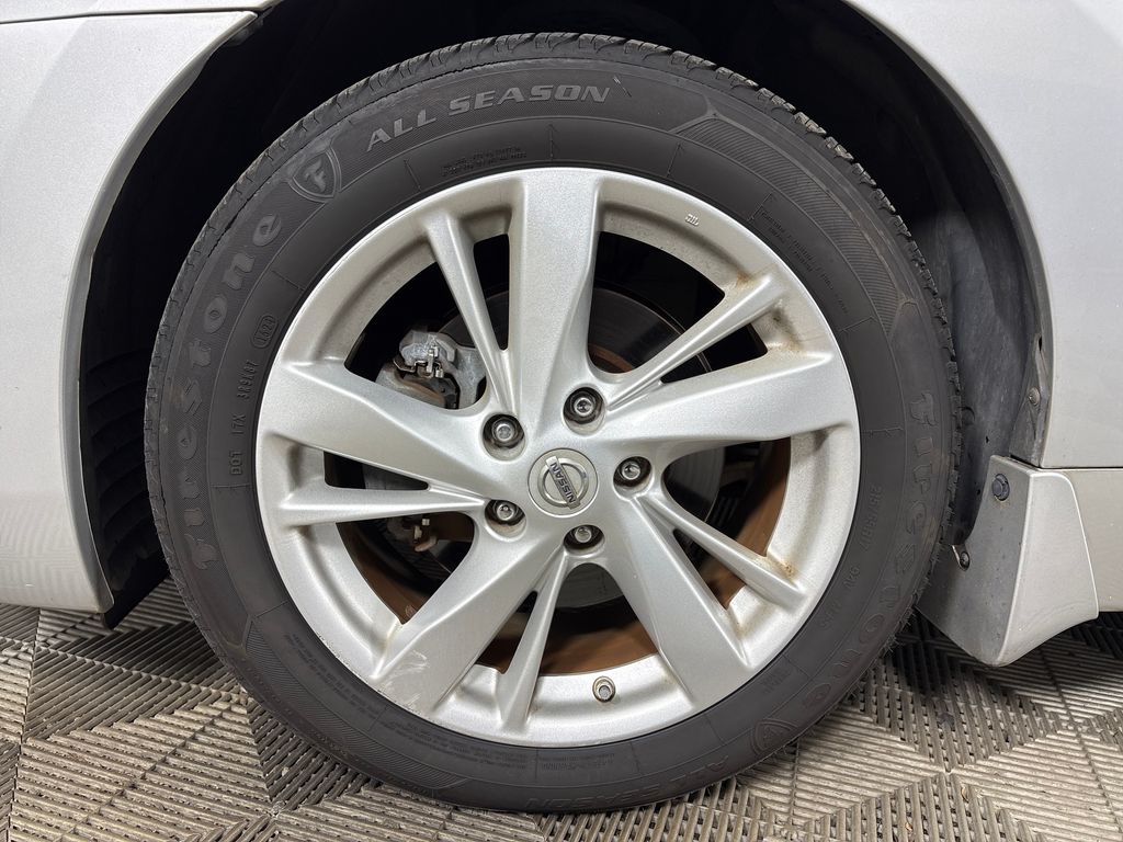 Used 2014 Silver Nissan 2.5 SV image 13