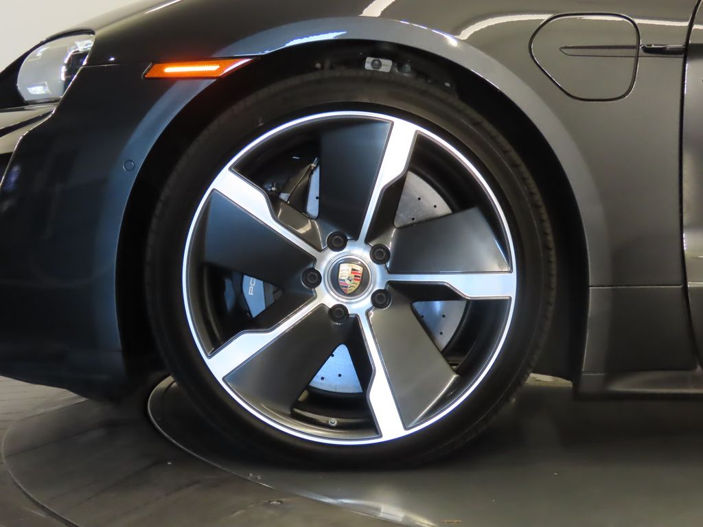 Thumbnail: 2020 Porsche Taycan - 11