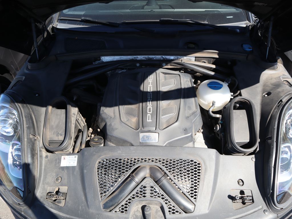 Thumbnail: 2015 Porsche Macan - 13