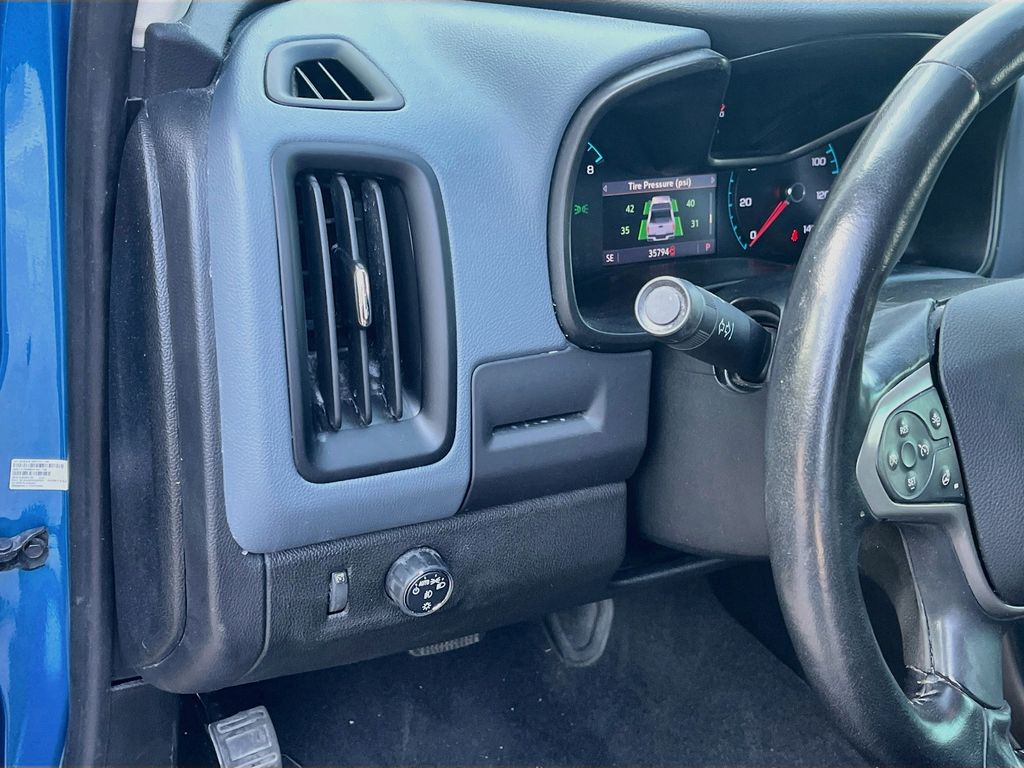 Used 2022 Blue Chevrolet Z71 image 10