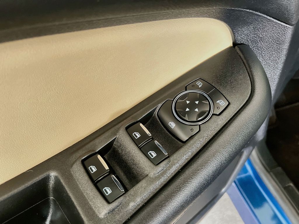 Used 2020 Blue Ford SE image 18