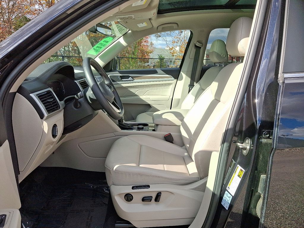 Thumbnail: 2022 Volkswagen Atlas - 14