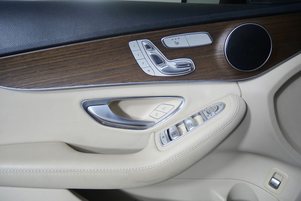 Thumbnail: 2019 Mercedes-Benz C-Class - 8