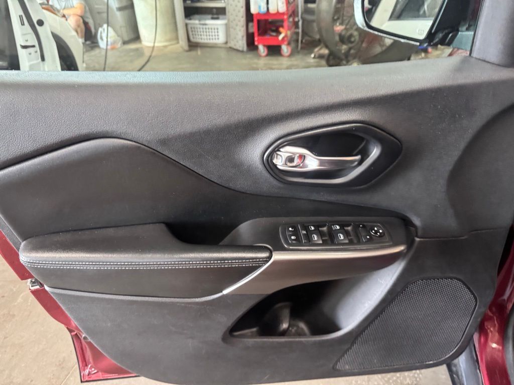 Used 2019 Jeep Cherokee SUV