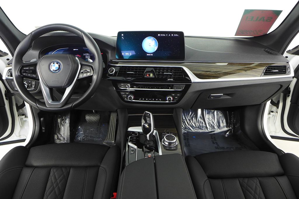 Thumbnail: 2022 BMW 5 Series - 24