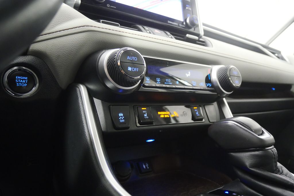 Thumbnail: 2019 Toyota RAV4 - 24