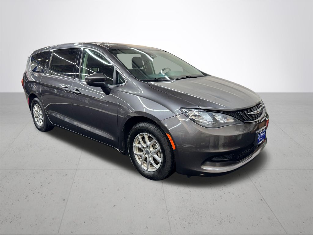 2023 Chrysler Voyager LX
