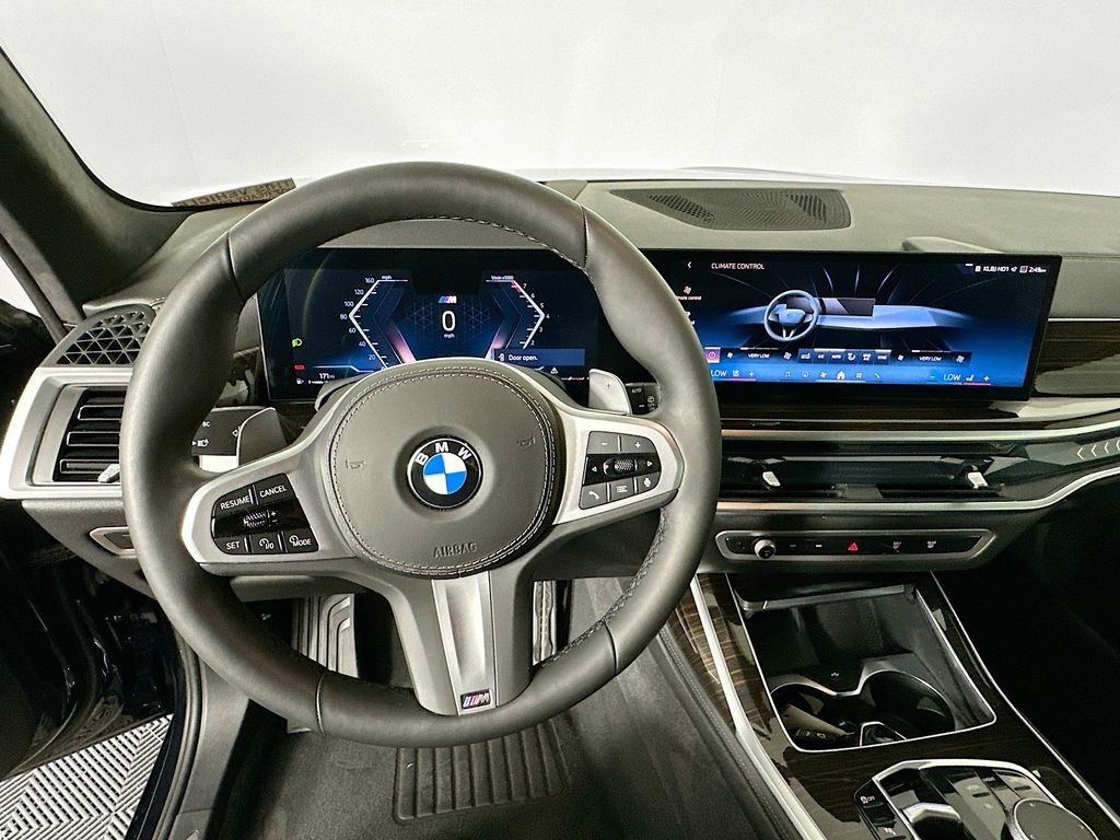 Thumbnail: 2025 BMW X7 - 11