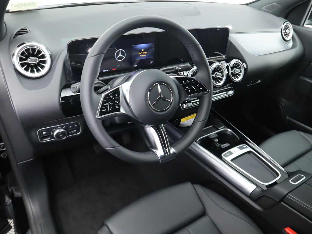 2025 Mercedes-Benz GLA 250 4MATIC 10