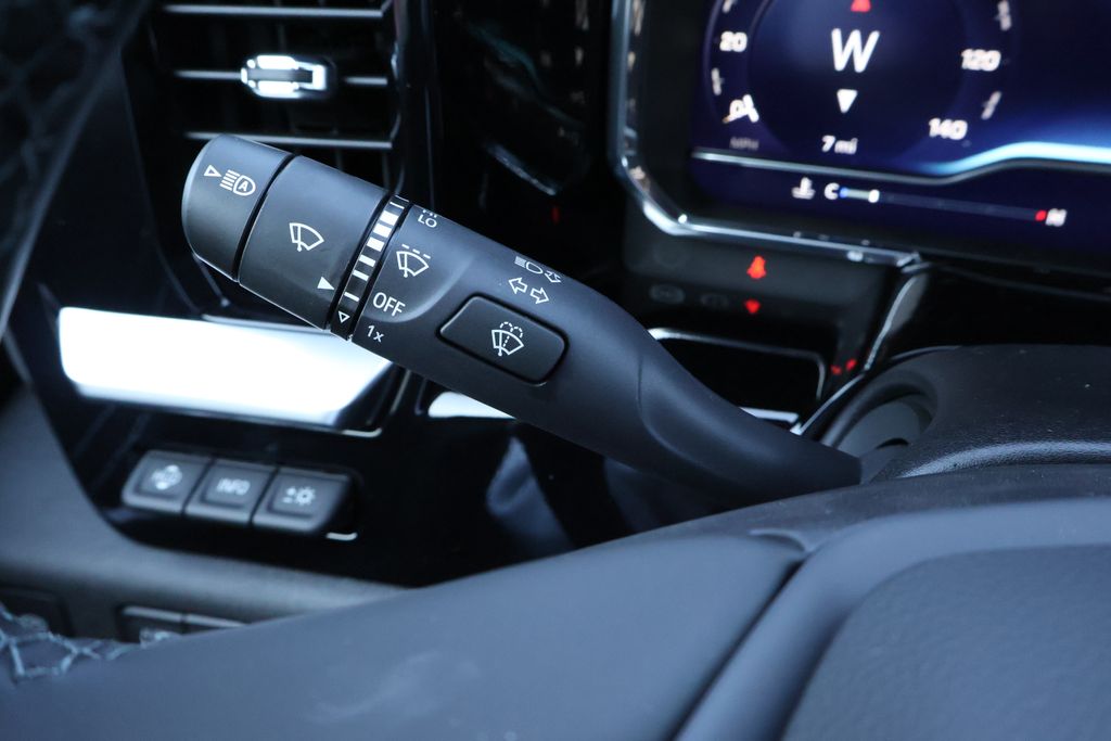 Thumbnail: 2025 Chevrolet Silverado 3500 - 27