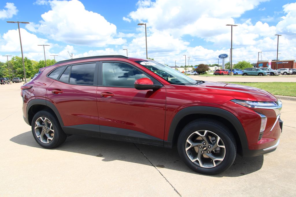 Used 2025 Chevrolet Trax SUV