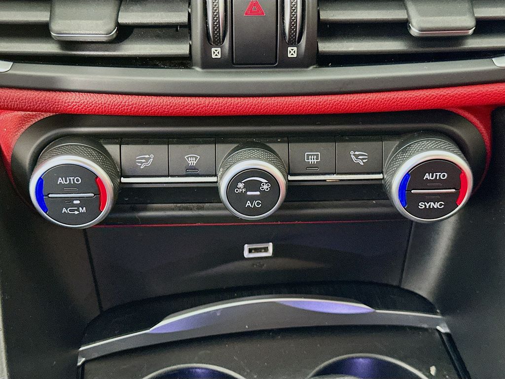 Thumbnail: 2019 Alfa Romeo Giulia - 15