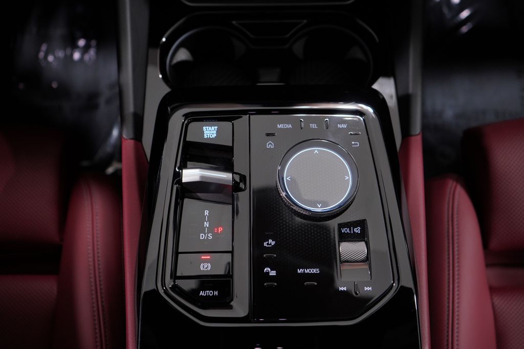 Thumbnail: 2025 BMW 5 Series - 13