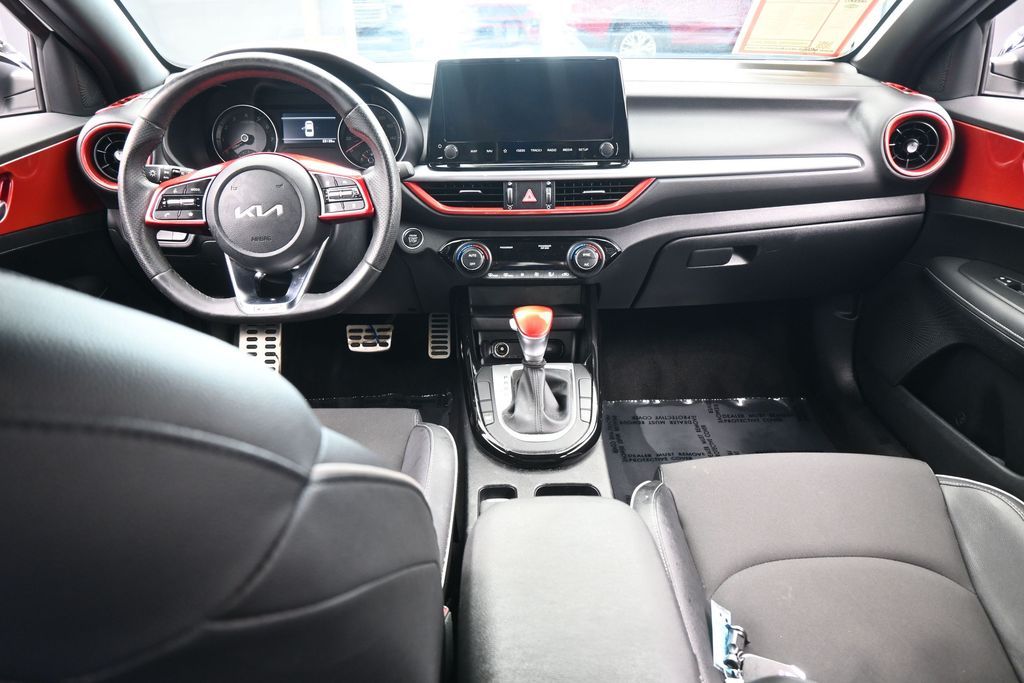 Used 2024 Snow White Pearl Kia GT-Line image 37