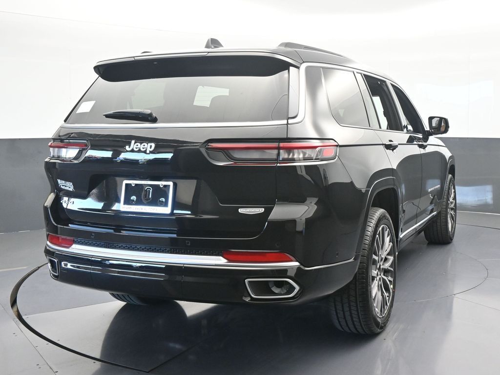 New 2025 Diamond Black Crystal Pearlcoat Jeep Summit image 5