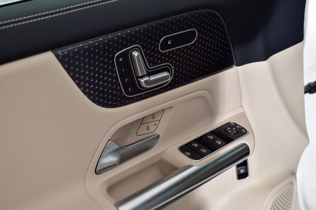 Thumbnail: 2026 Mercedes-Benz GLA - 11