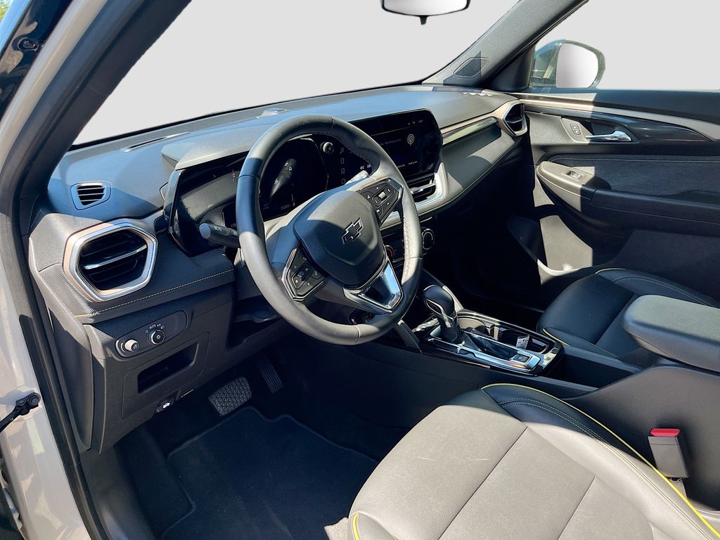 Used 2026 White Chevrolet ACTIV image 9