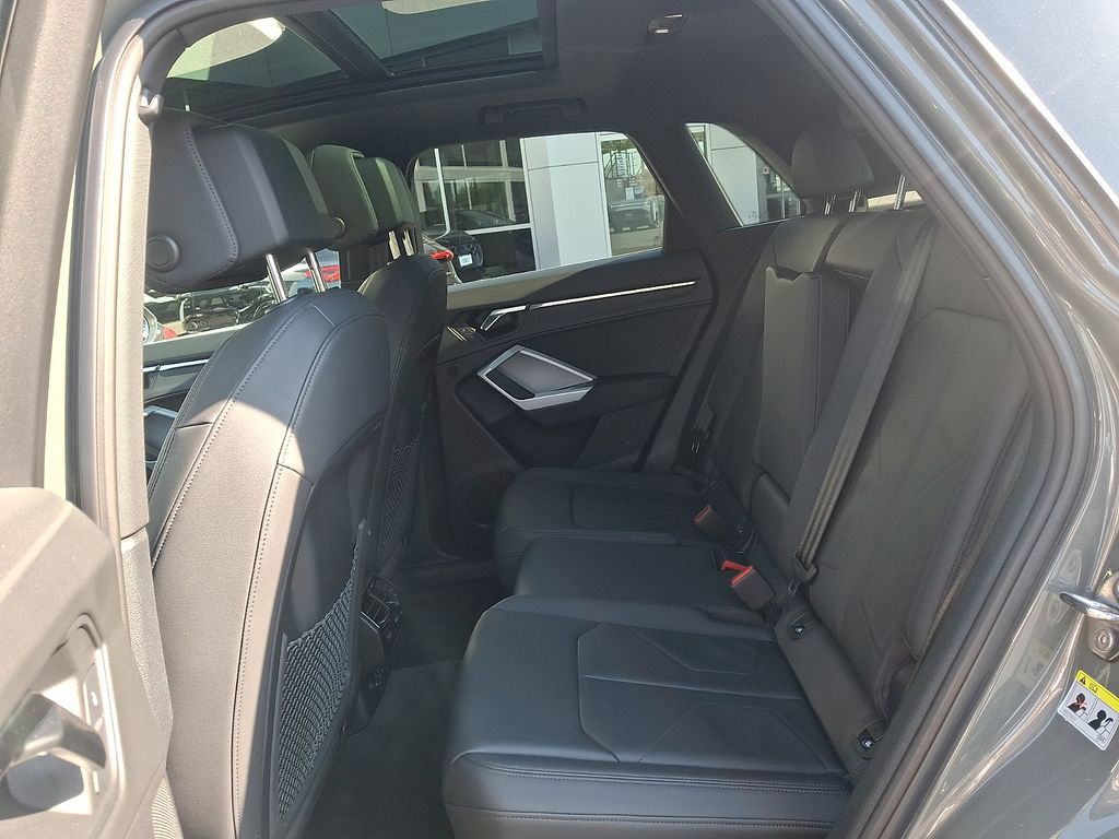 Thumbnail: 2022 Audi Q3 - 10