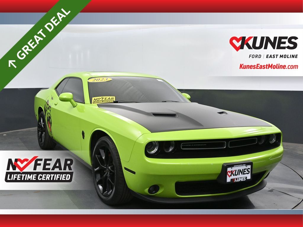 Green (Sublime Metallic Clearcoat) 2023 Dodge Challenger Coupe Rear-Wheel Drive 8-Speed Automatic