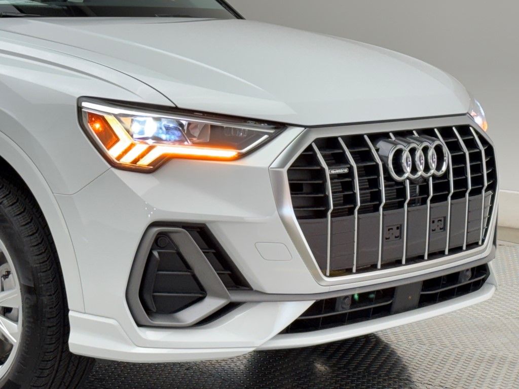Thumbnail: 2025 Audi Q3 - 2