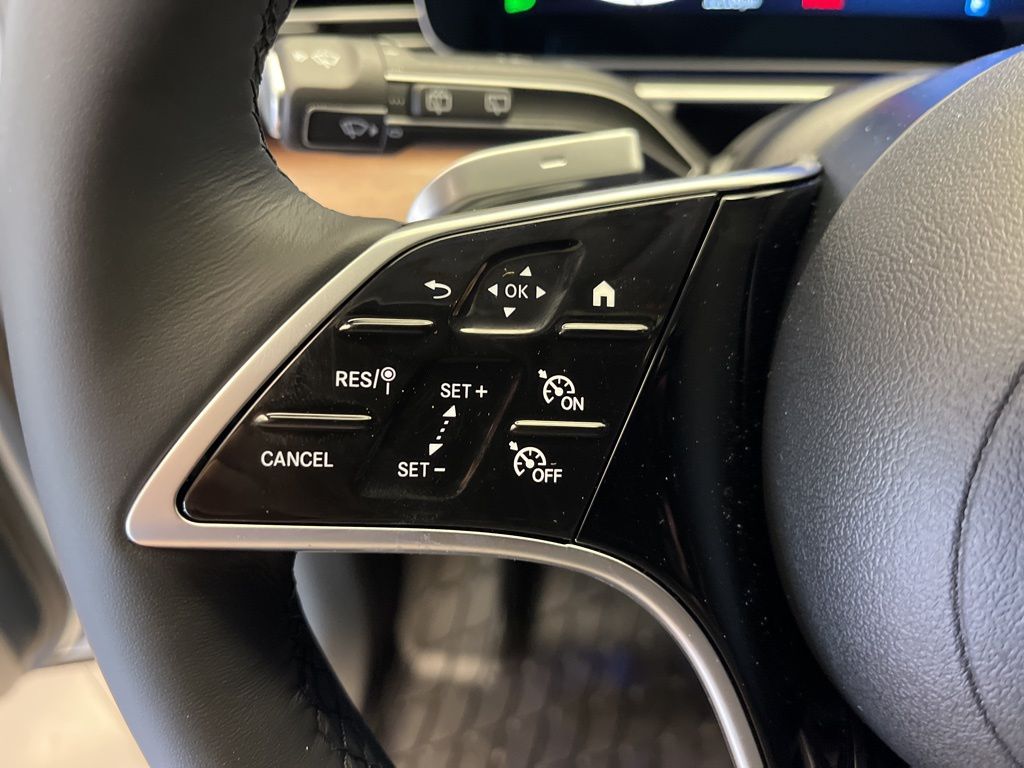 Thumbnail: 2025 Mercedes-Benz GLE - 14