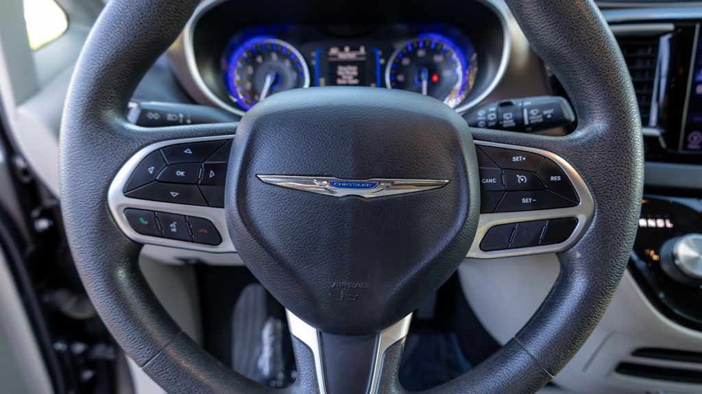 Used 2017 Chrysler Pacifica Touring L 4D Passenger Van