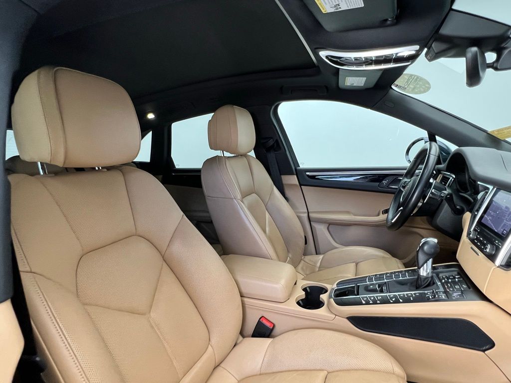Thumbnail: 2017 Porsche Macan - 18