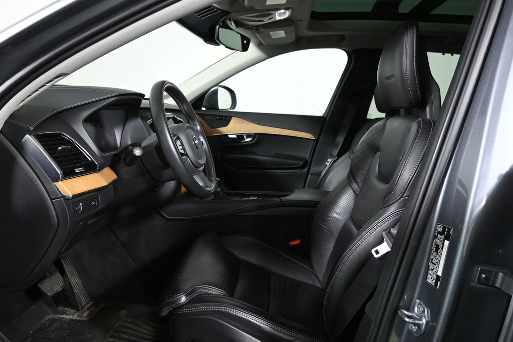 Thumbnail: 2020 Volvo XC90 - 3