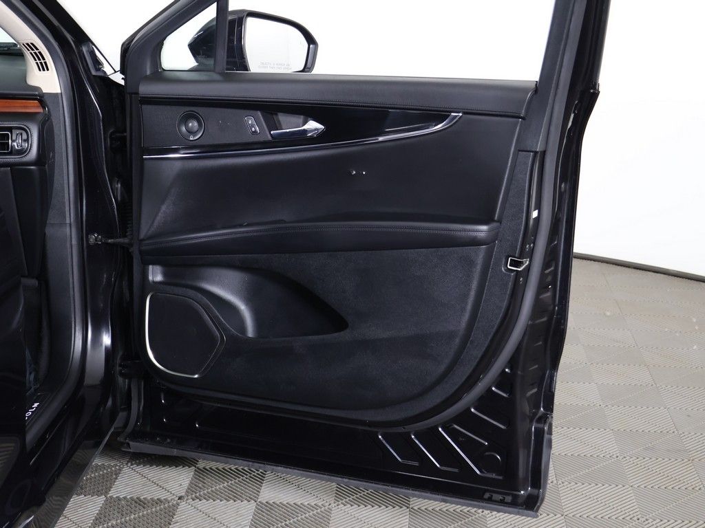 Used 2022 Black Lincoln Reserve image 28