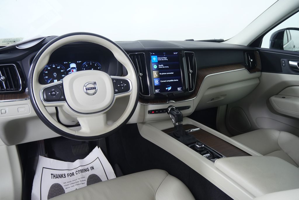 Thumbnail: 2021 Volvo XC60 - 17