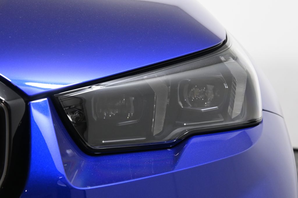 Thumbnail: 2026 BMW M5 - 11