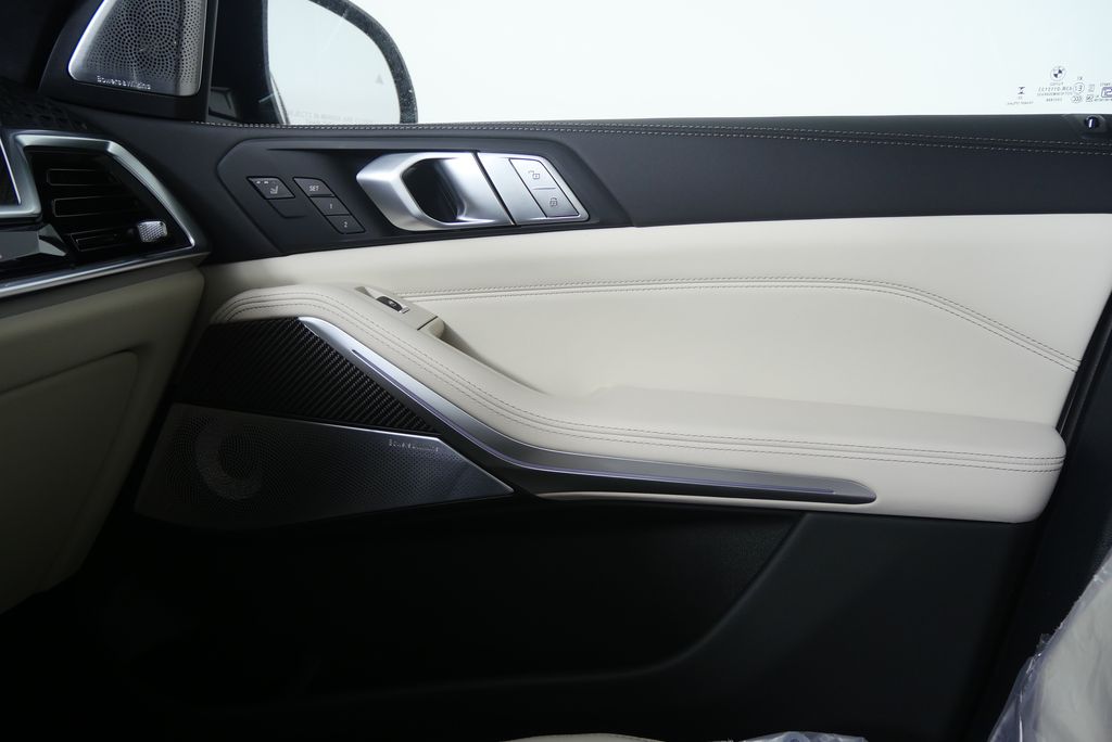 Thumbnail: 2026 BMW X7 - 31