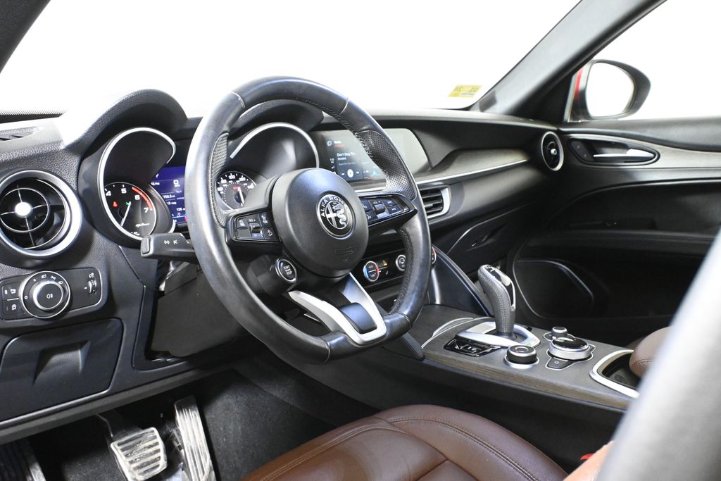 Thumbnail: 2022 Alfa Romeo Stelvio - 15