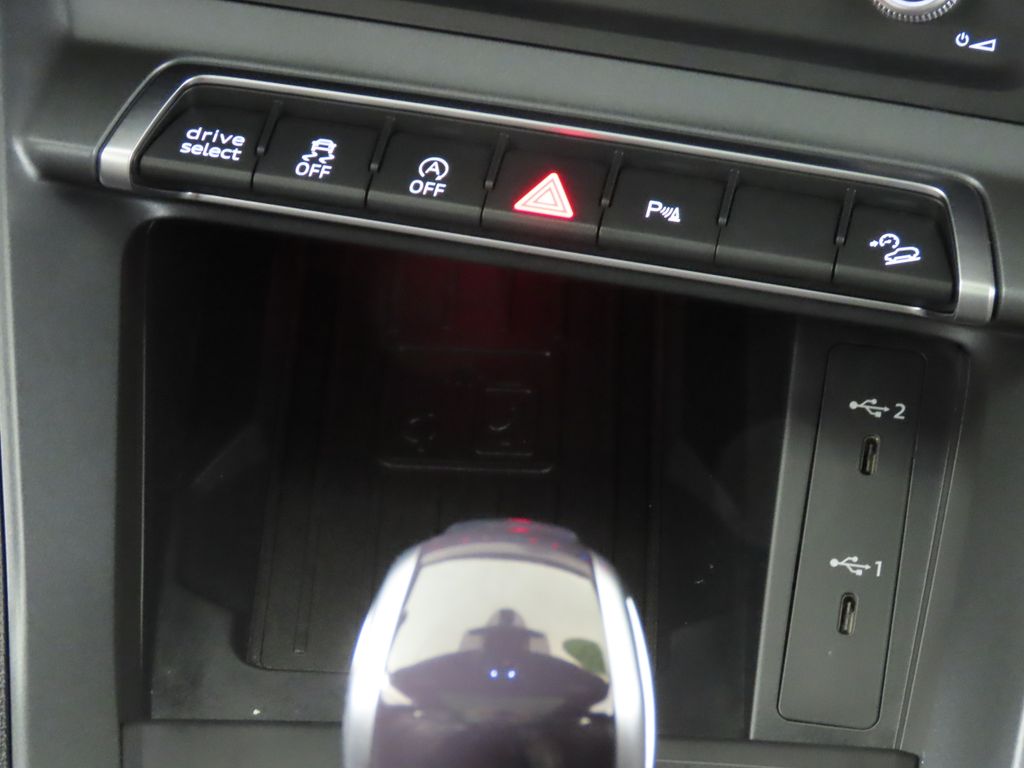 Thumbnail: 2025 Audi Q3 - 23