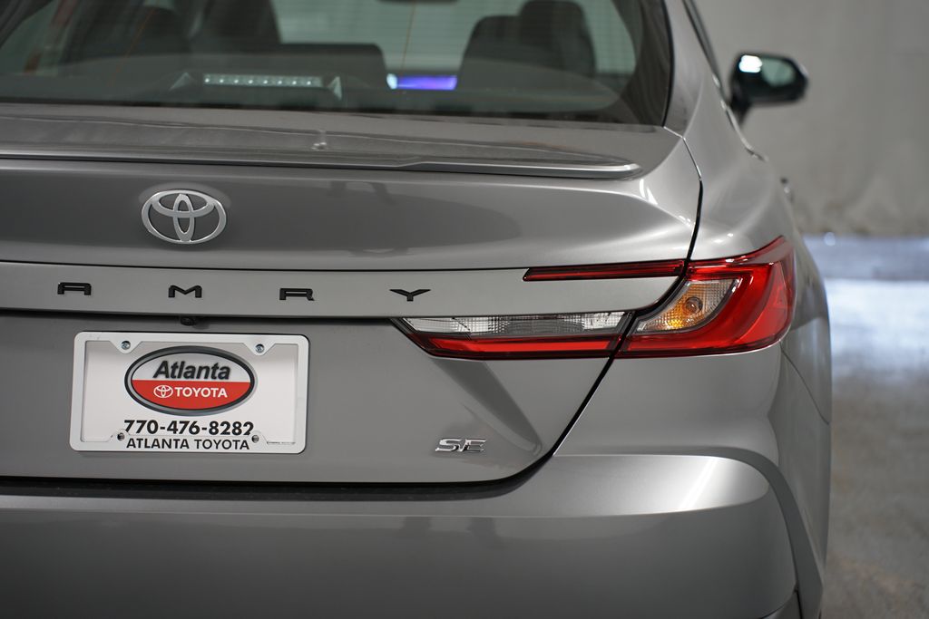 2025 Toyota Camry SE 10
