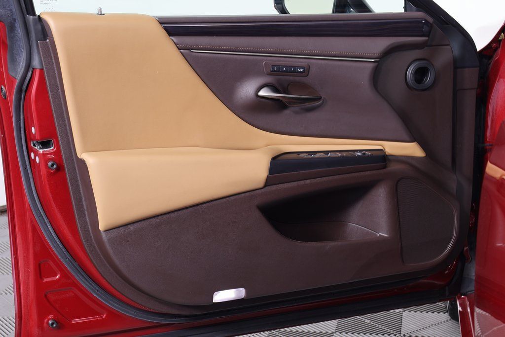 Thumbnail: 2021 Lexus ES - 12