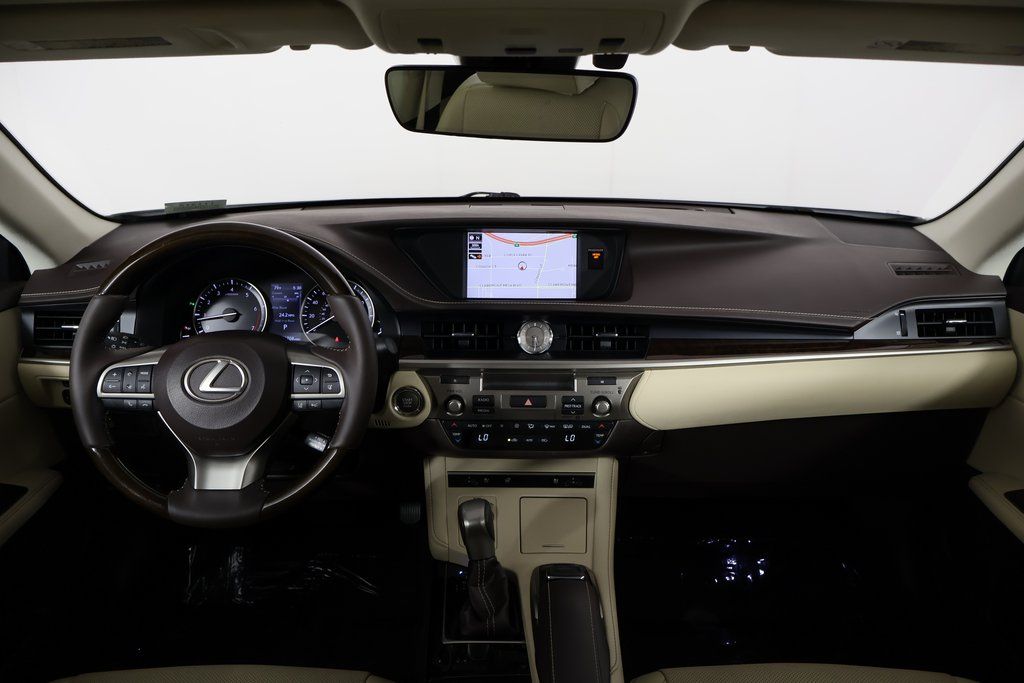 Thumbnail: 2017 Lexus ES - 8