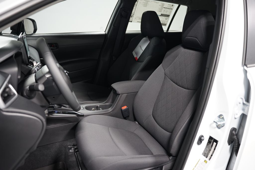 2025 Toyota Corolla Cross LE 26