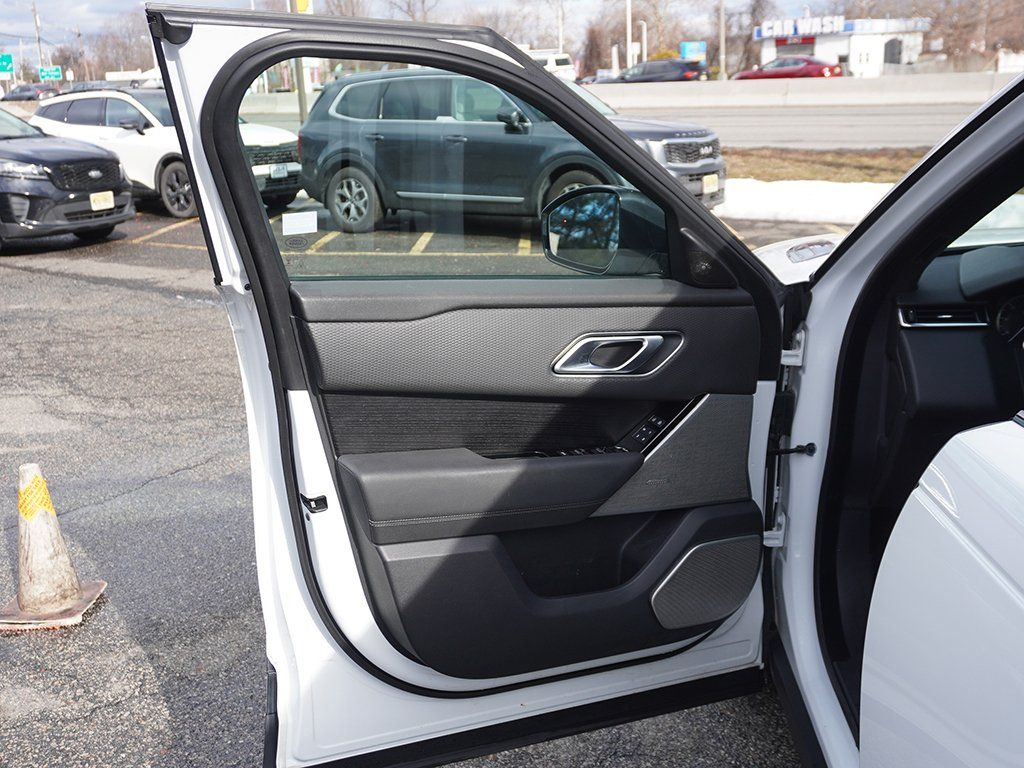 Used 2023 White Land Rover HST image 28