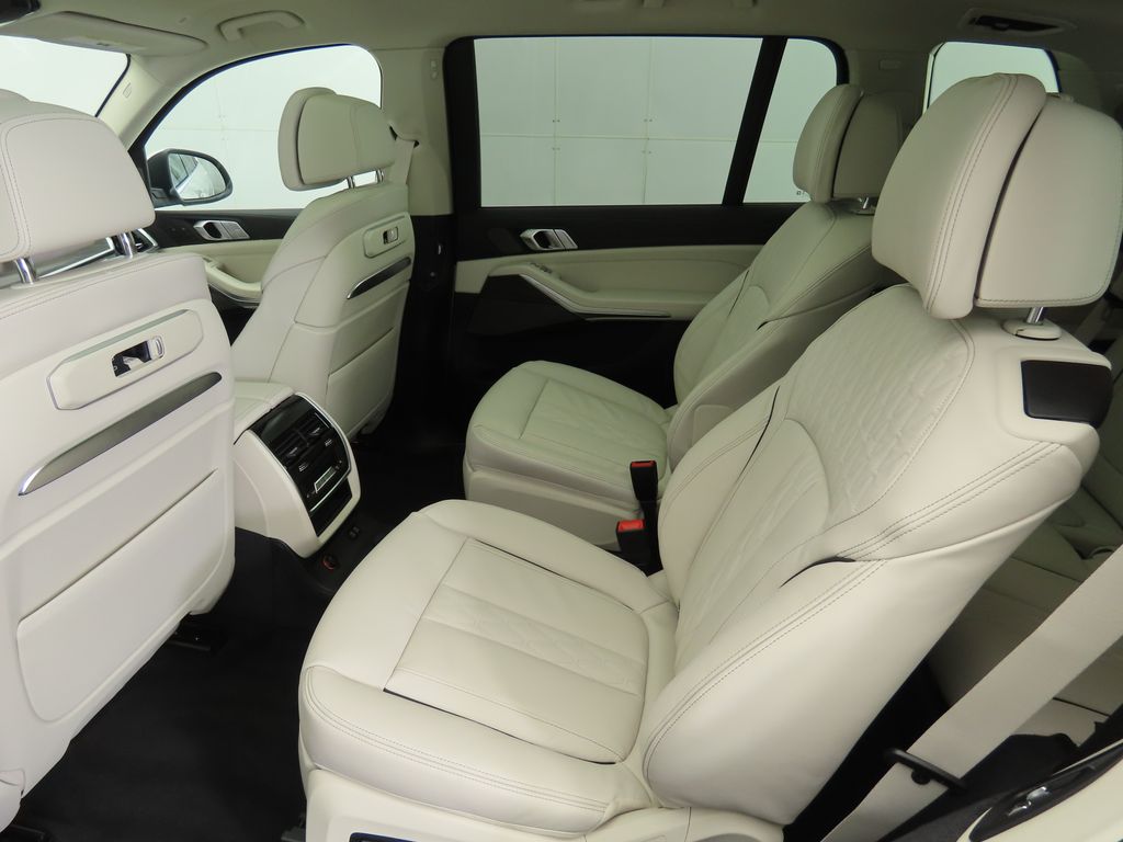 Thumbnail: 2026 BMW X7 - 22