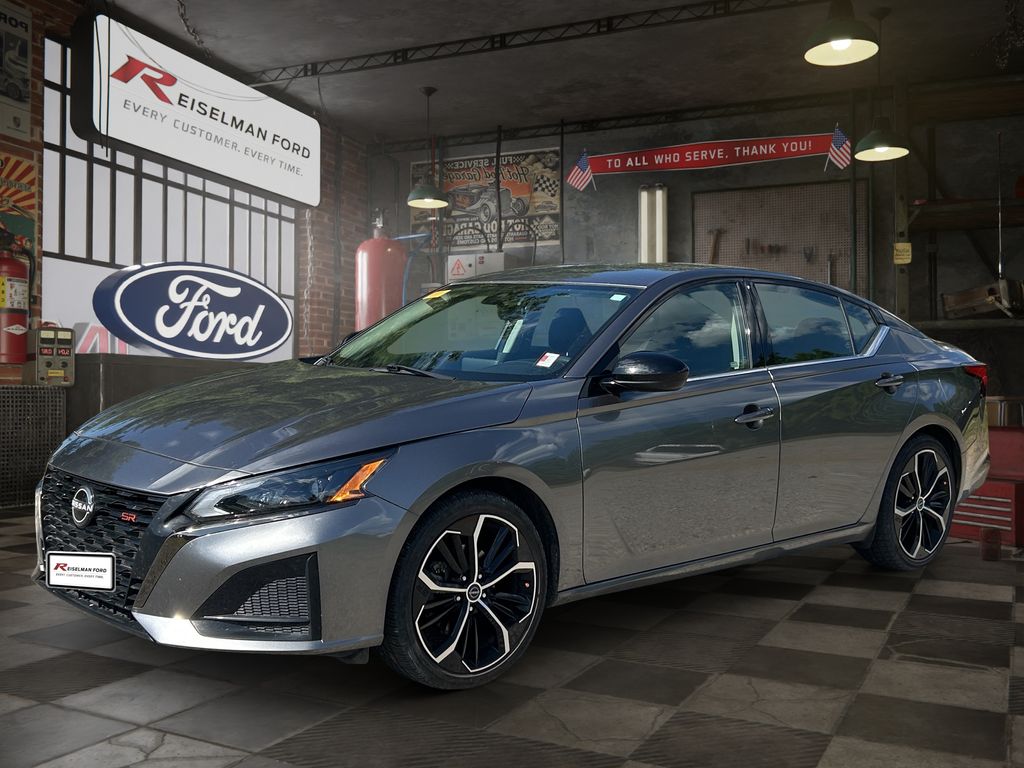 Gray (Gun Metallic) 2023 Nissan Altima Sedan Front-Wheel Drive Continuously Variable Transmission